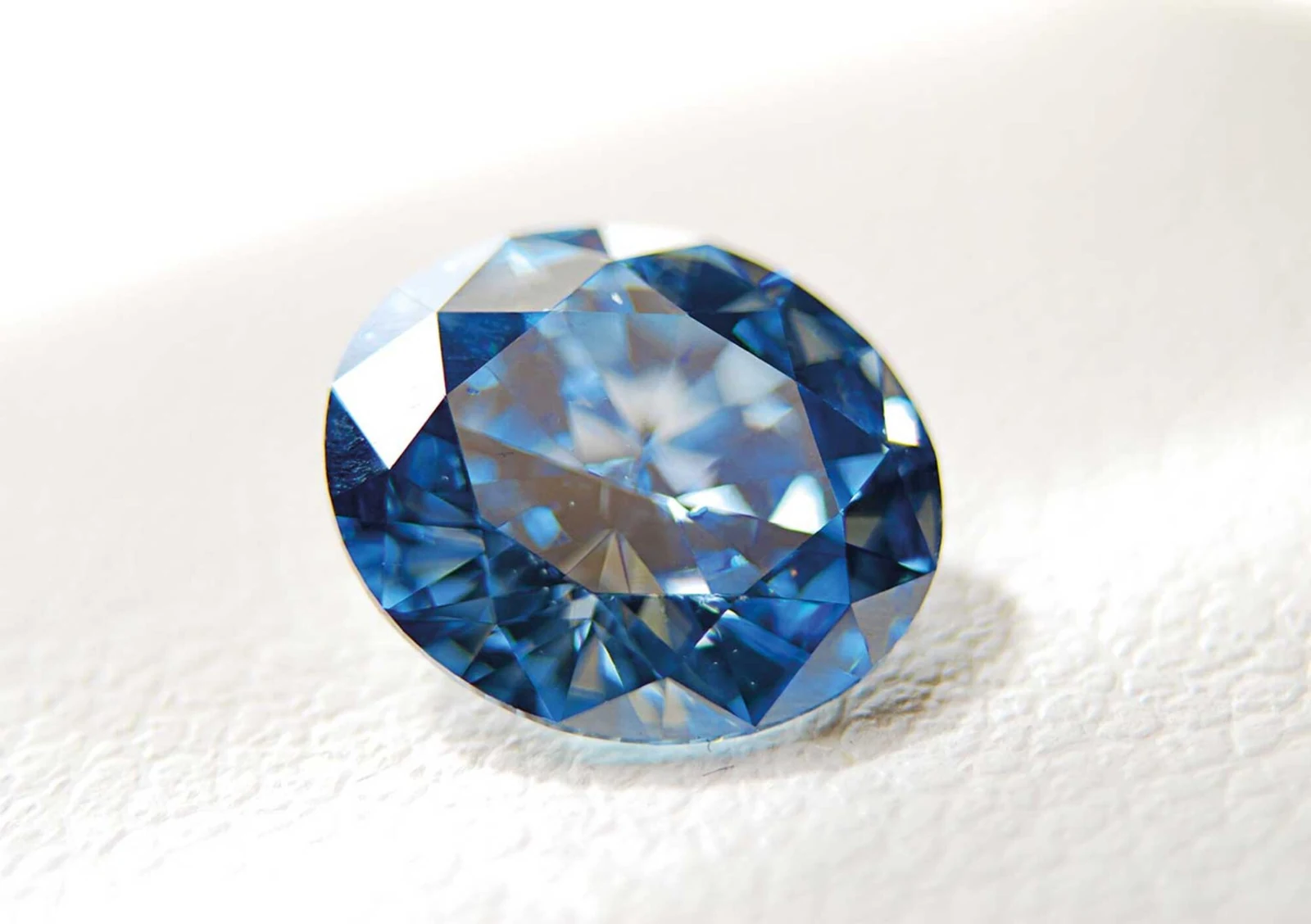 Erinnerungsschmuck als Symbol für Diamant- und Edelsteinbestattung