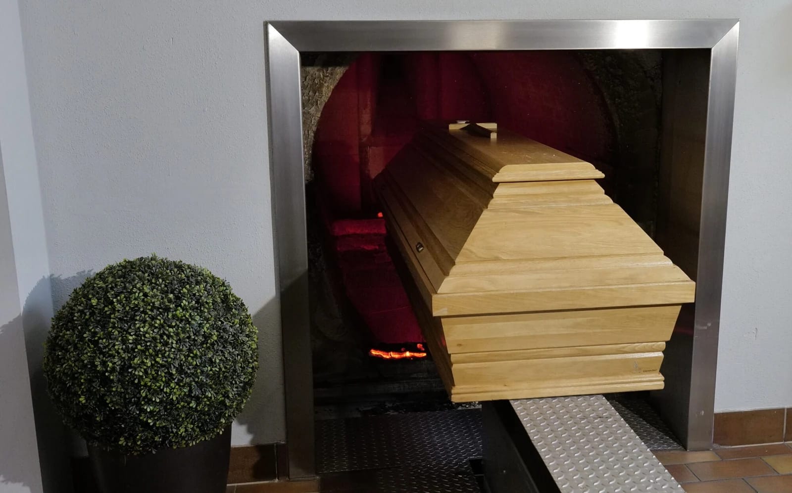 Urnendetail als Symbol für Feuerbestattung