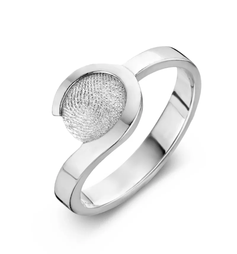 Ring in Weißgold und Gold mit schmaler Fassung
