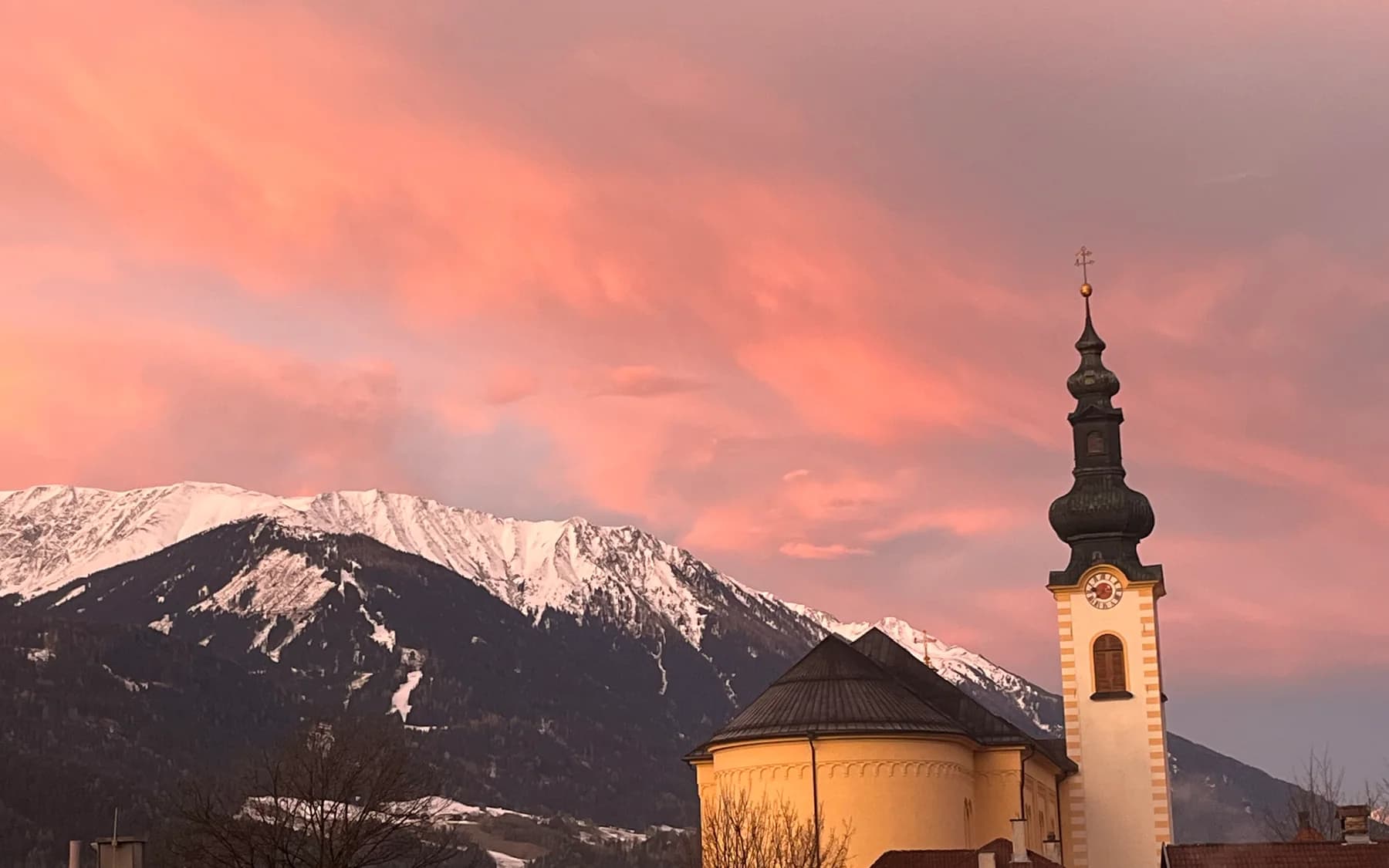Pfarrkirche Zirl — Ort für Trauerfeiern in Zirl und Innsbruck-Land